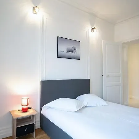 Double Fabriques, 2 Bedrooms, Central, Parking Nearby, Self Checkin Appartement Nancy
