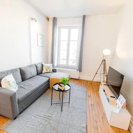 Double Fabriques, 2 Bedrooms, Central, Parking Nearby, Self Checkin *