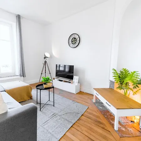 Appartement Double Fabriques, 2 Bedrooms, Central, Parking Nearby, Self Checkin