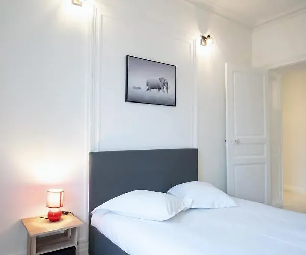 Double Fabriques, 2 Bedrooms, Central, Parking Nearby, Self Checkin Appartement Nancy