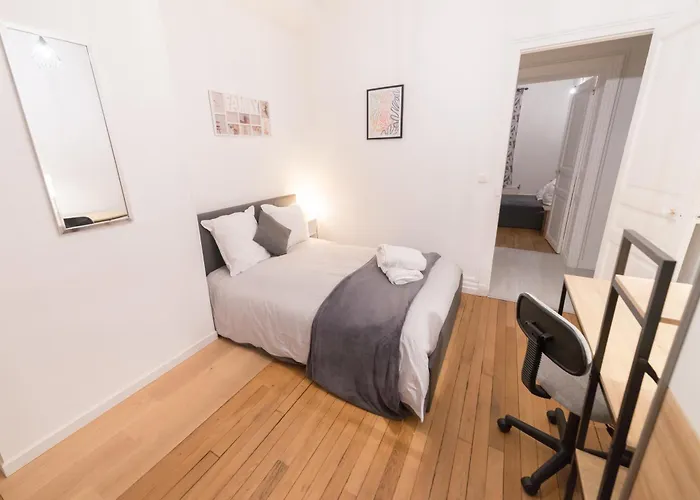 Double Fabriques, 2 Bedrooms, Central, Parking Nearby, Self Checkin