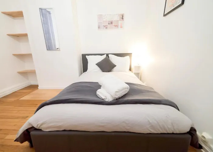 Double Fabriques, 2 Bedrooms, Central, Parking Nearby, Self Checkin *