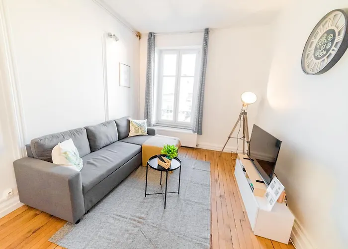 Double Fabriques, 2 Bedrooms, Central, Parking Nearby, Self Checkin *